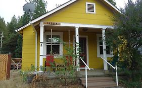 Yosemite International Hostel